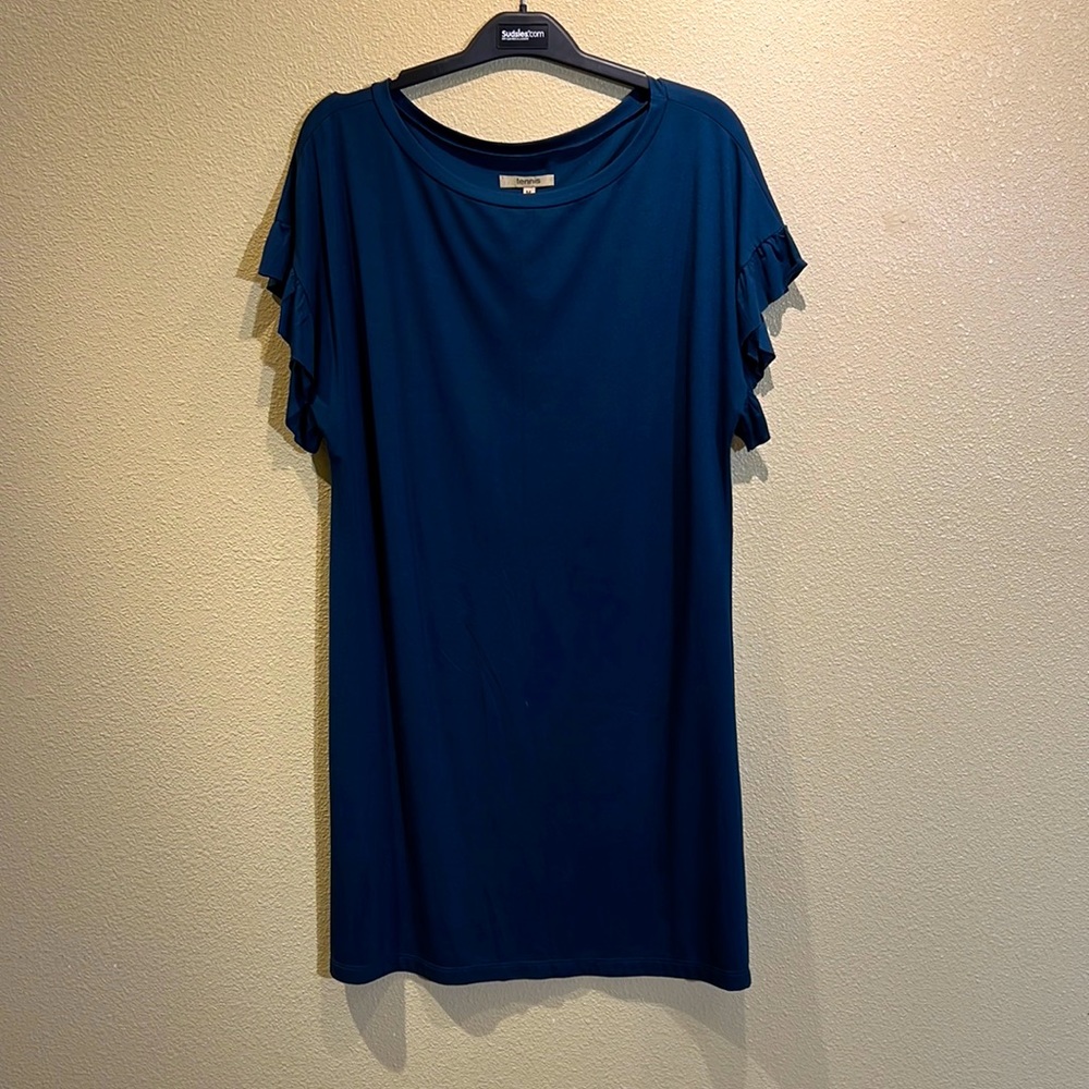 Tennis dress. In blue. Size medium.